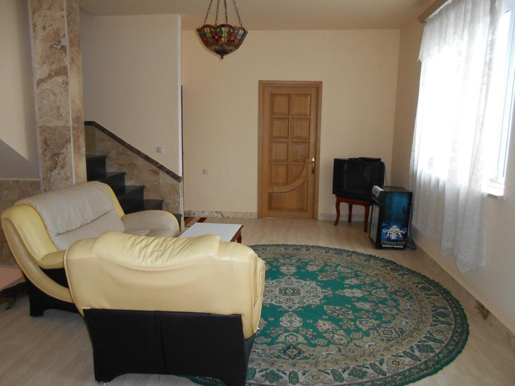 Сolibri Hotel Yerevan Bagian luar foto