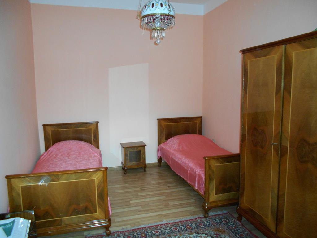 Сolibri Hotel Yerevan Bagian luar foto