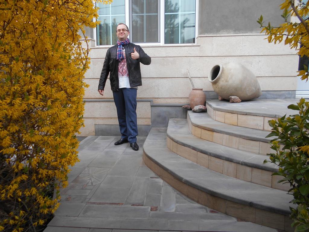 Сolibri Hotel Yerevan Bagian luar foto