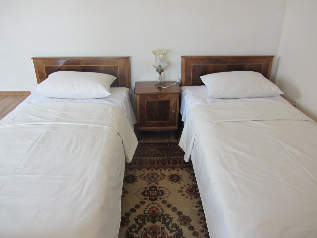 Сolibri Hotel Yerevan Ruang foto