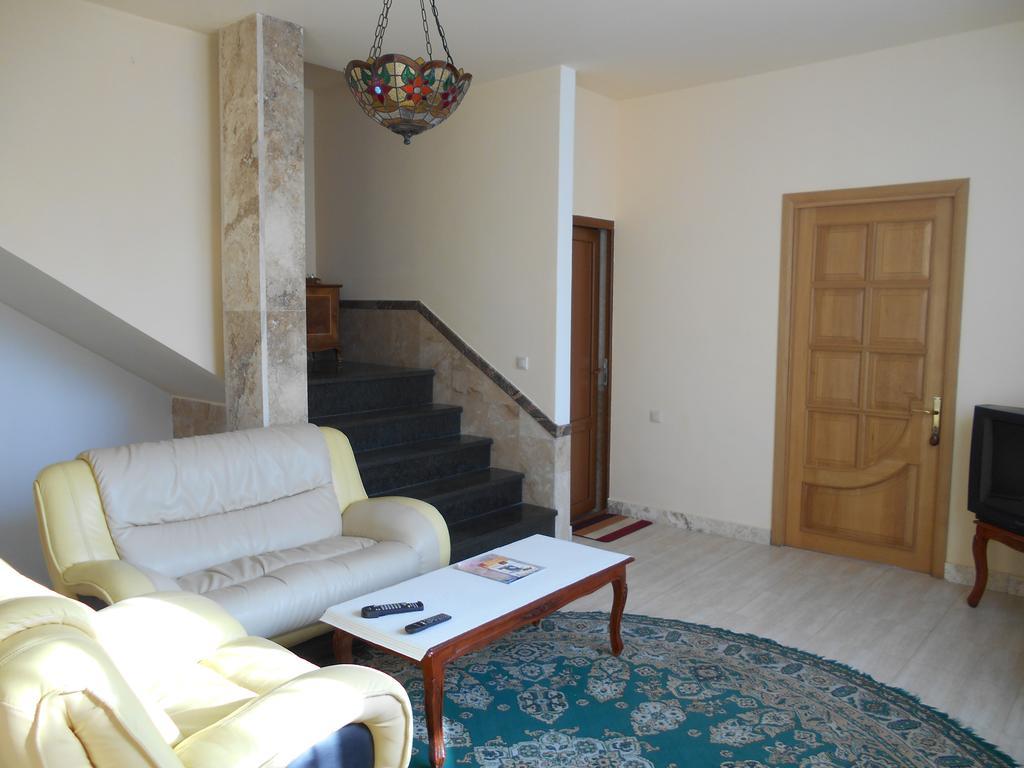Сolibri Hotel Yerevan Bagian luar foto